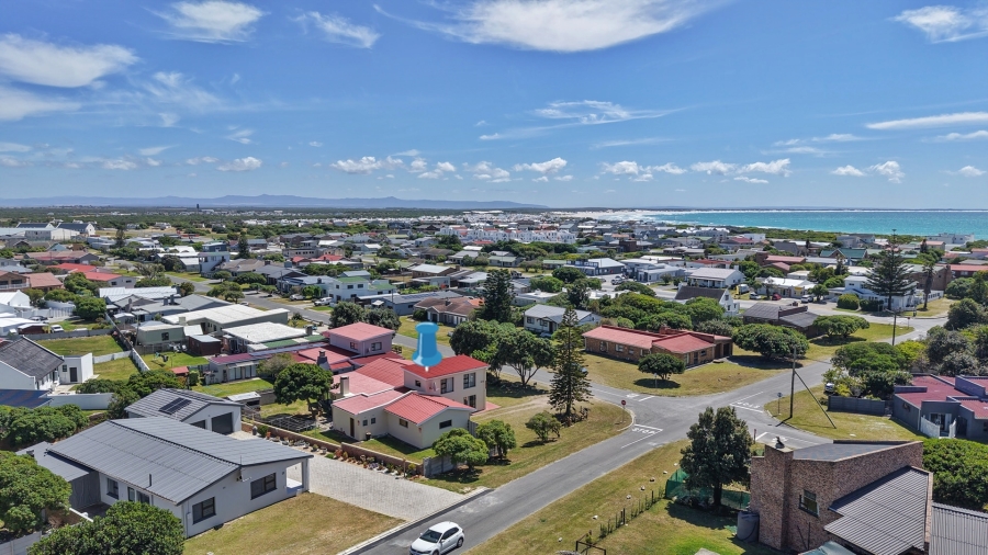 5 Bedroom Property for Sale in Struisbaai Western Cape